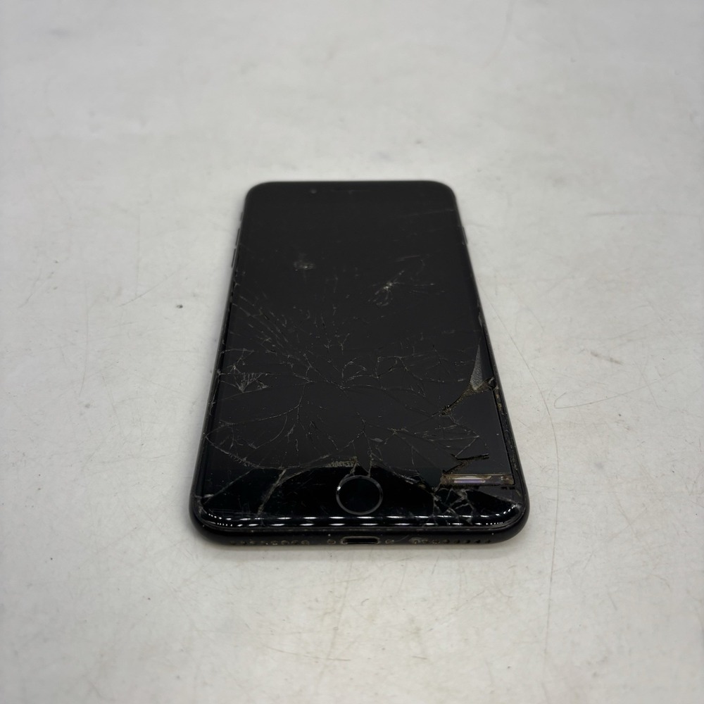 Apple iPhone 7 Plus A1661 Parts Only Wont Turn On, Cracked Screen Black